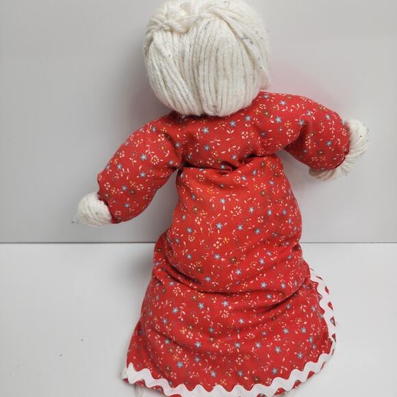 Vintage Handmade Yarn Doll Red Flowery Long Sleeve Dress No Face Amish Doll - Picture 2 of 5